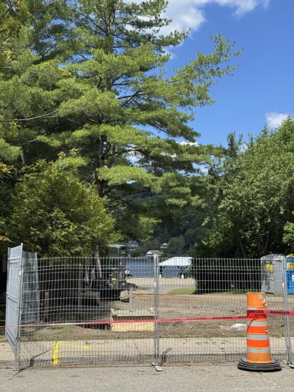 Station de lavage d’embarcations : un autre chantier qui complique l’accès au lac en pleine saison