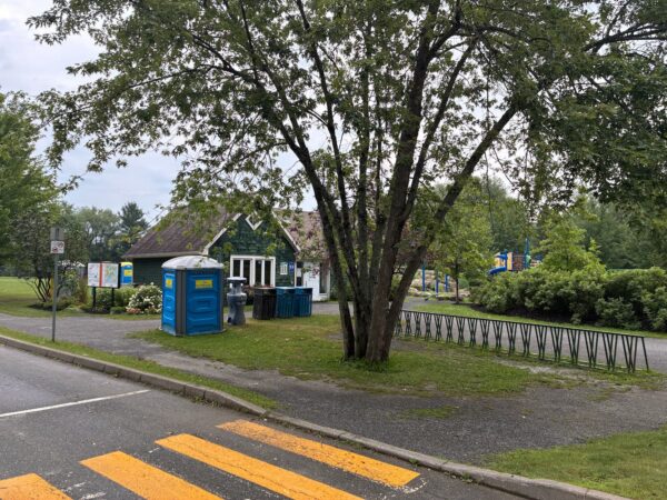 North Hatley mérite un abreuvoir public et des toilettes dignes de son patrimoine